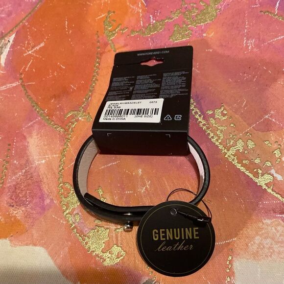 🔥Forever 21 Men’s Color: Brown leather adjustable Bracelet Gold studs one size - Picture 11 of 12